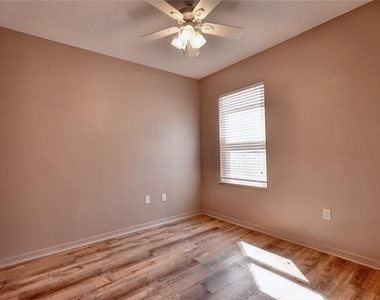 2272 Canyon Breeze Avenue - Photo Thumbnail 12