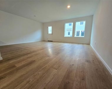1036 Twins Street - Photo Thumbnail 12