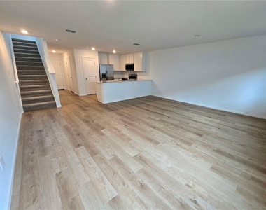 1036 Twins Street - Photo Thumbnail 2