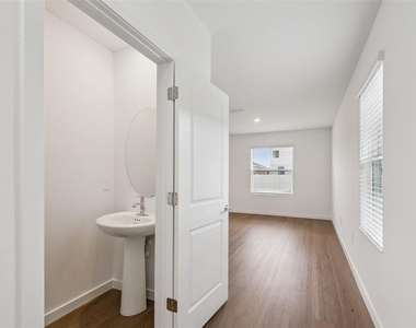 4444 Sw 80th Place - Photo Thumbnail 13