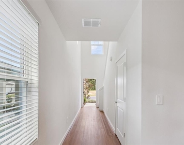 4444 Sw 80th Place - Photo Thumbnail 12