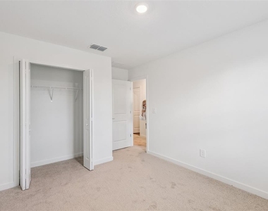 4444 Sw 80th Place - Photo Thumbnail 33