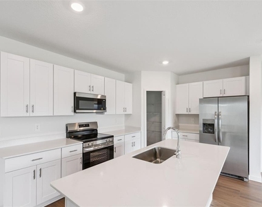 4444 Sw 80th Place - Photo Thumbnail 3