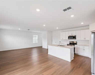 4444 Sw 80th Place - Photo Thumbnail 10