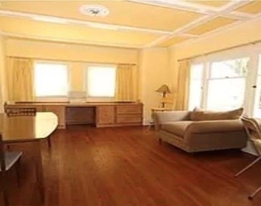 202 E Concord Street - Photo Thumbnail 5