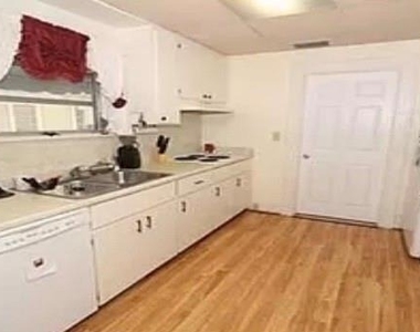 202 E Concord Street - Photo Thumbnail 7