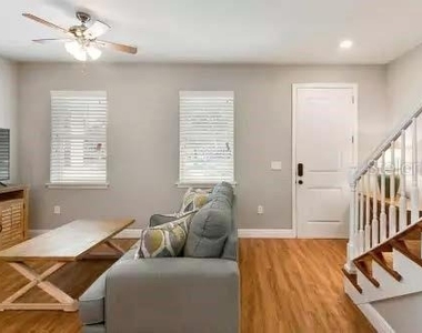 735 Minnesota Avenue - Photo Thumbnail 3
