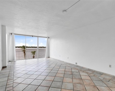 690 Osceola Avenue - Photo Thumbnail 5