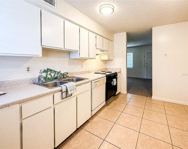 3026 Fairway Lane - Photo Thumbnail 5