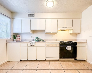3026 Fairway Lane - Photo Thumbnail 6
