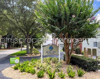 3026 Fairway Lane - Photo Thumbnail 2