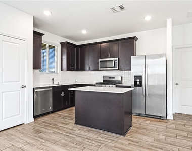 6815 Ivory Sedge Trail - Photo Thumbnail 11