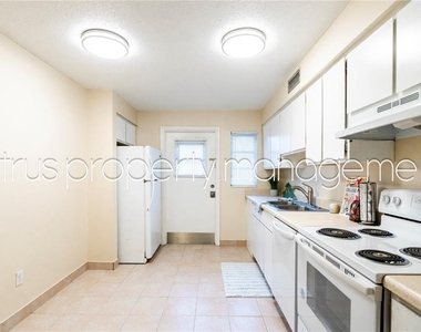 3026 Fairway Lane - Photo Thumbnail 4