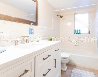 3026 Fairway Lane - Photo Thumbnail 11