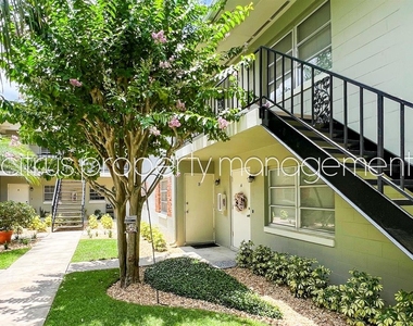 3026 Fairway Lane - Photo Thumbnail 2