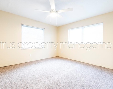 3026 Fairway Lane - Photo Thumbnail 10