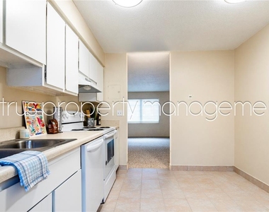 3026 Fairway Lane - Photo Thumbnail 5