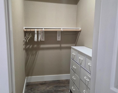 6526 Country Club Drive - Photo Thumbnail 20