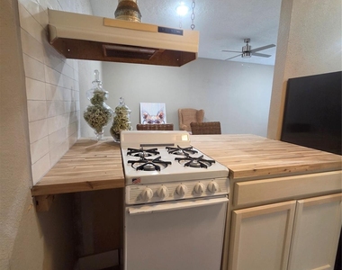 6526 Country Club Drive - Photo Thumbnail 6