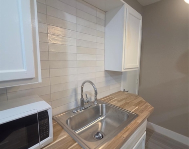 6526 Country Club Drive - Photo Thumbnail 5