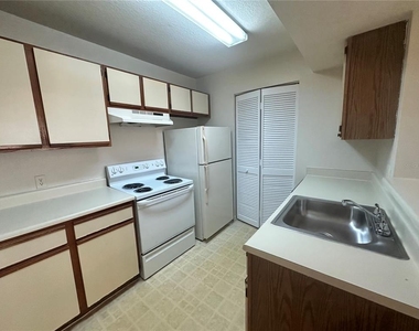 1049 S Hiawassee Road - Photo Thumbnail 5