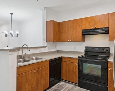 300 E South Street - Photo Thumbnail 12