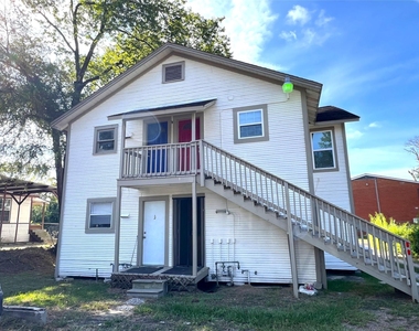617 12th Street - Photo Thumbnail 2