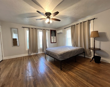 617 12th Street - Photo Thumbnail 5
