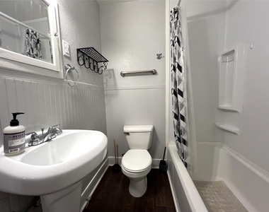 617 12th Street - Photo Thumbnail 12
