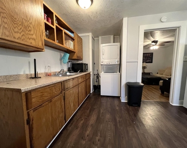 617 12th Street - Photo Thumbnail 10
