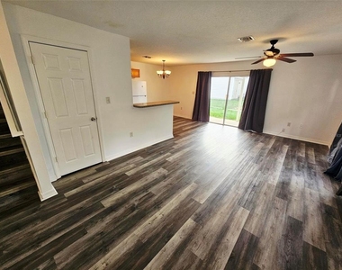 1024 Park Central Circle - Photo Thumbnail 1