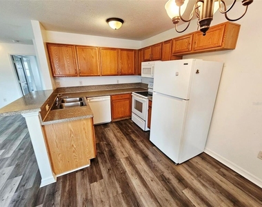 1024 Park Central Circle - Photo Thumbnail 3