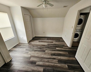 1024 Park Central Circle - Photo Thumbnail 7