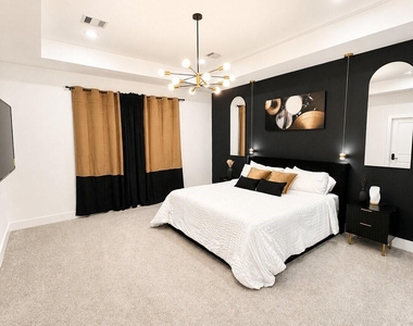 3005 Mcilhenny Street - Photo Thumbnail 3