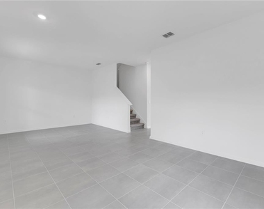 5595 Ronin Drive - Photo Thumbnail 2