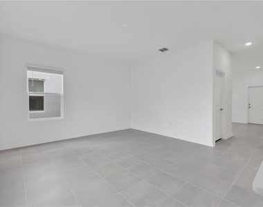 5595 Ronin Drive - Photo Thumbnail 4