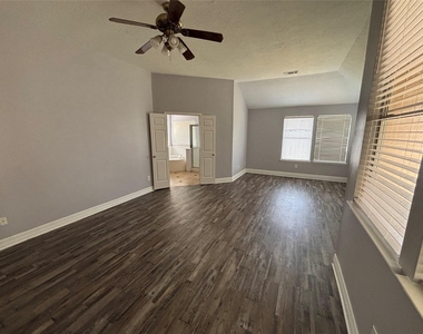 14310 Cypress Green Drive - Photo Thumbnail 6