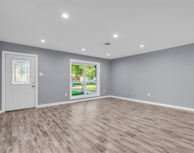 6930 Neff Street - Photo Thumbnail 10