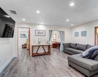 2598 Wood Street - Photo Thumbnail 30