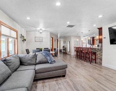 2598 Wood Street - Photo Thumbnail 28