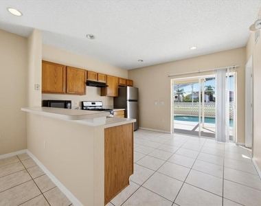 772 Sonja Circle - Photo Thumbnail 6