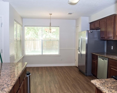 9526 Dundalk Street - Photo Thumbnail 8