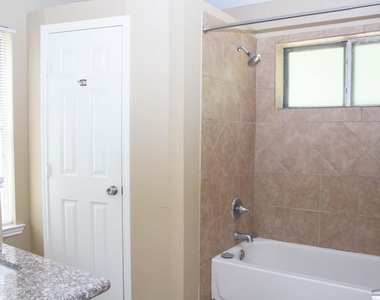 9526 Dundalk Street - Photo Thumbnail 12