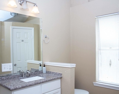 9526 Dundalk Street - Photo Thumbnail 13