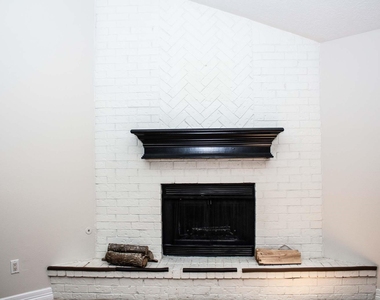 9526 Dundalk Street - Photo Thumbnail 6