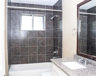 9526 Dundalk Street - Photo Thumbnail 14