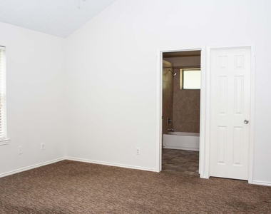 9526 Dundalk Street - Photo Thumbnail 11