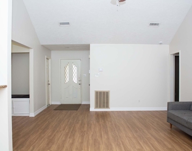 9526 Dundalk Street - Photo Thumbnail 3