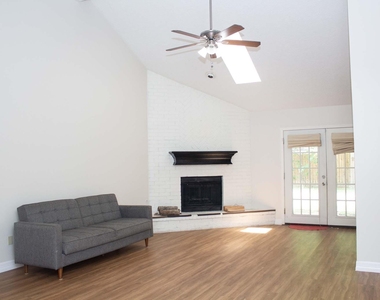 9526 Dundalk Street - Photo Thumbnail 5