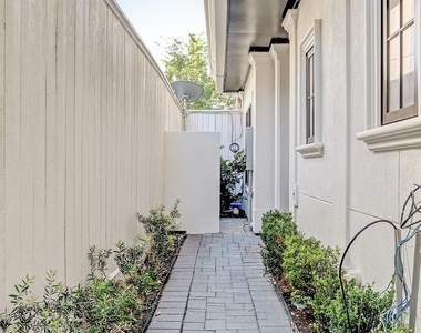 2015 Mcclendon Street - Photo Thumbnail 2